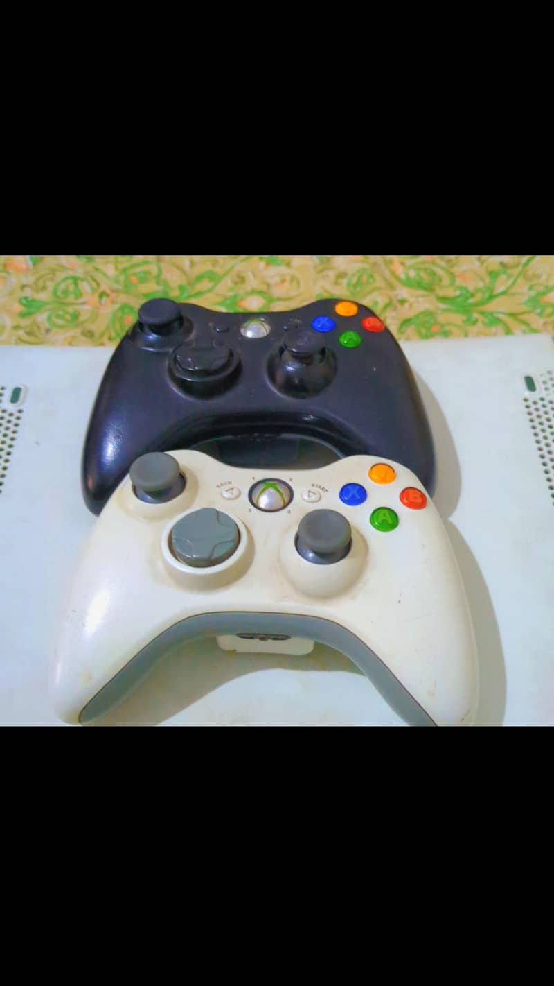 xbox360 with 2 controller 1