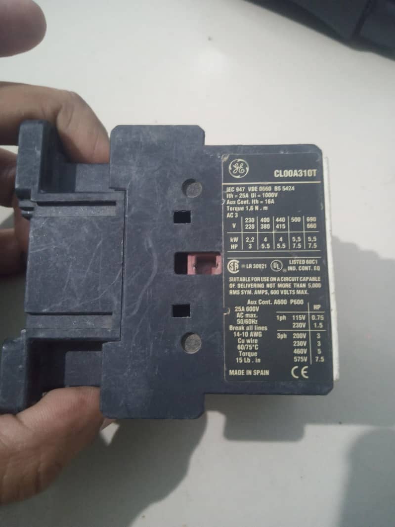 4 pole contactor  Ac socket 2