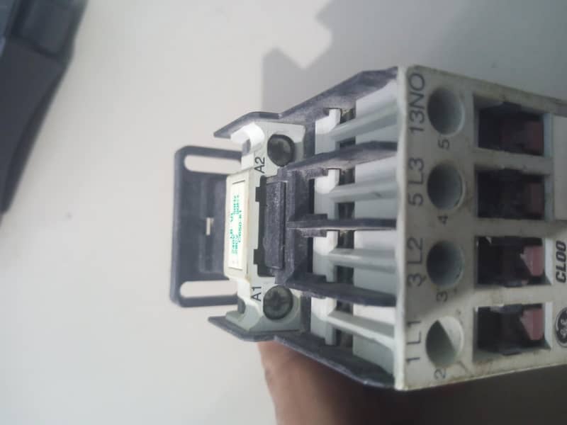 4 pole contactor  Ac socket 3
