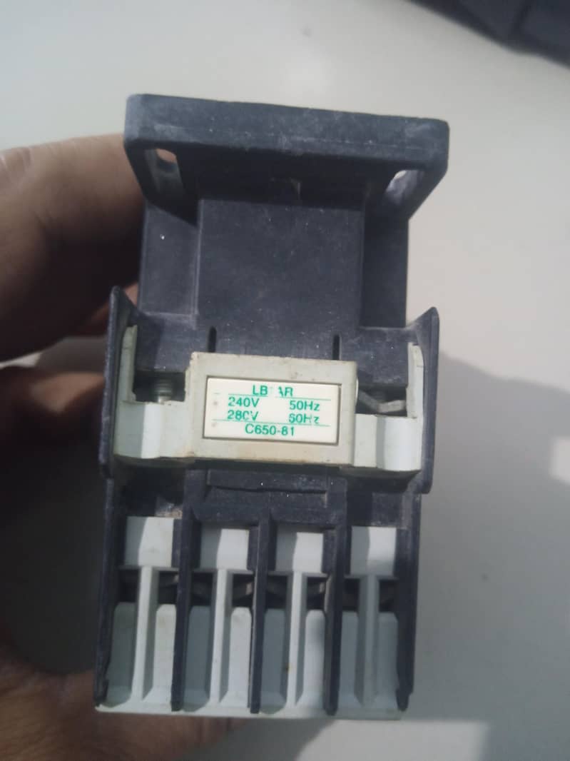 4 pole contactor  Ac socket 5
