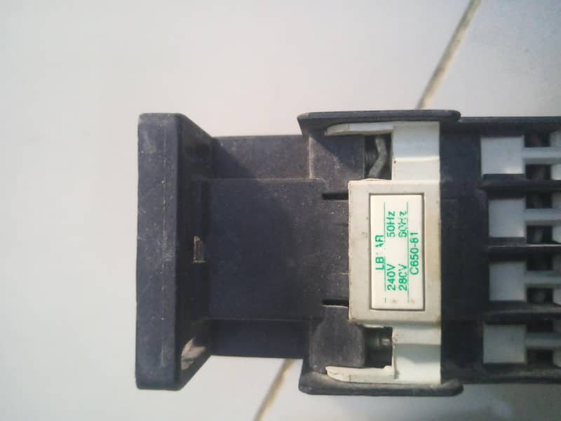 4 pole contactor  Ac socket 6
