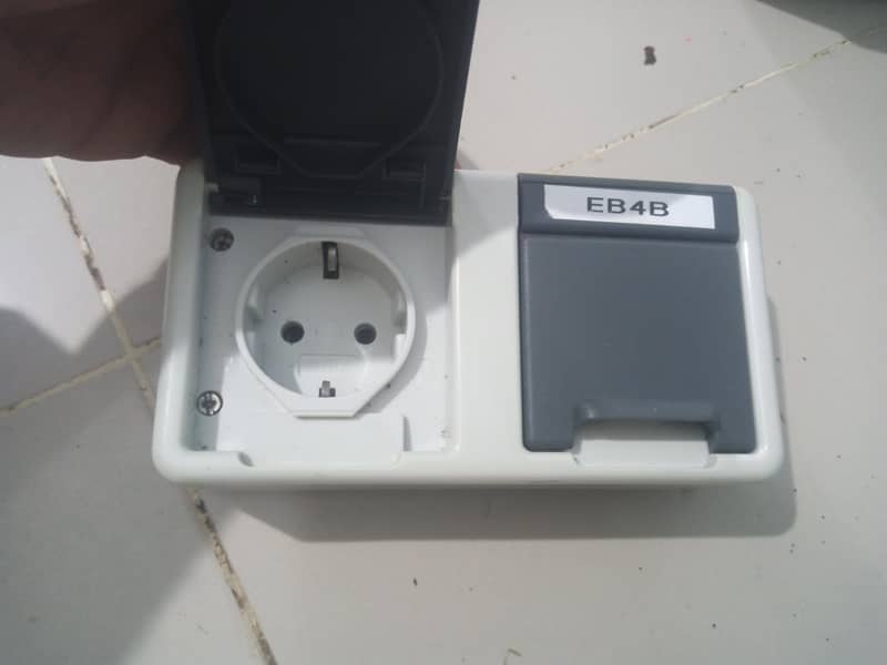 4 pole contactor  Ac socket 7