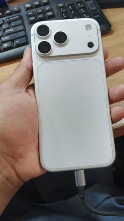 17PM 256GB Jv 10/10 Condition with Box battery health 100%