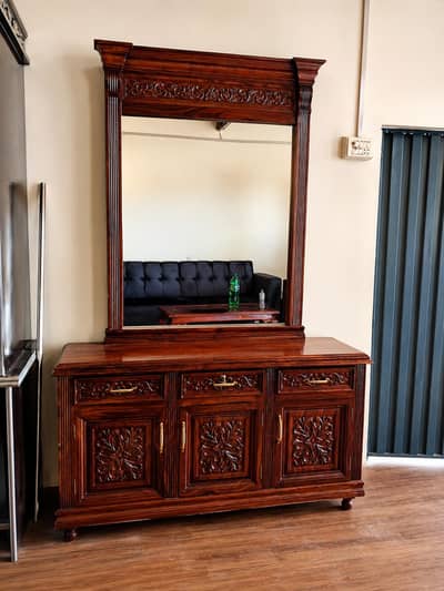 Chinoti dressing table
