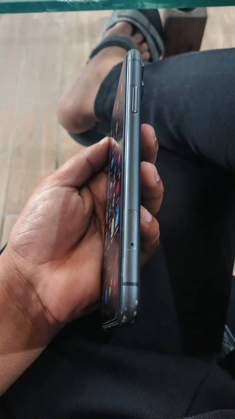 iPhone 11 3