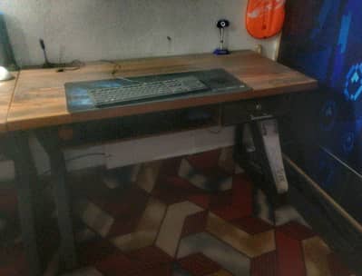 Computer Table Z shape Best design and quality.