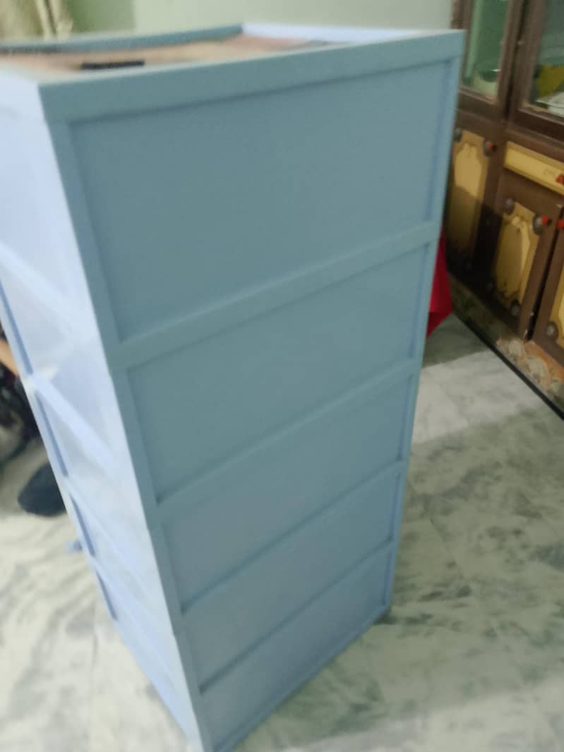plastic almari 0
