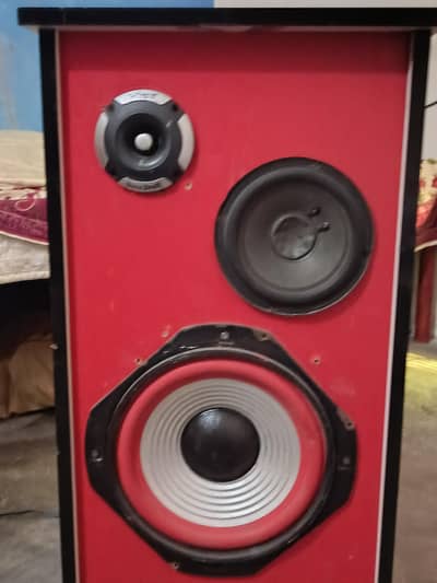 10 by 9 quality good condition very bass Bossstesd