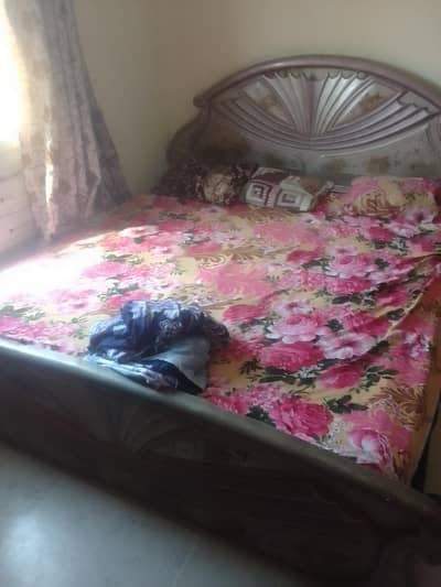 king bed . dressing. divider