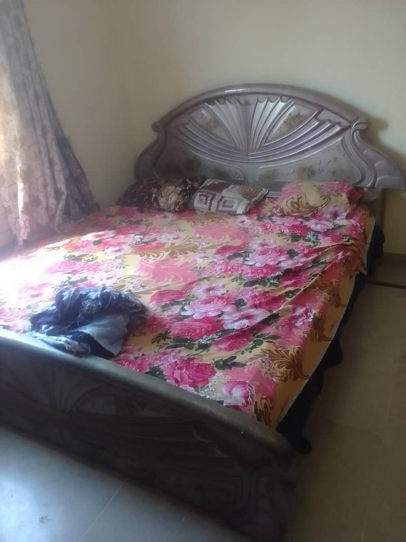 king bed . dressing. divider 1