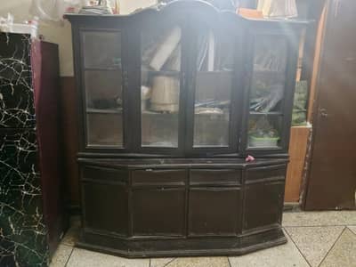 Wooden Showcase / Crockery Cabinet in Good Condition