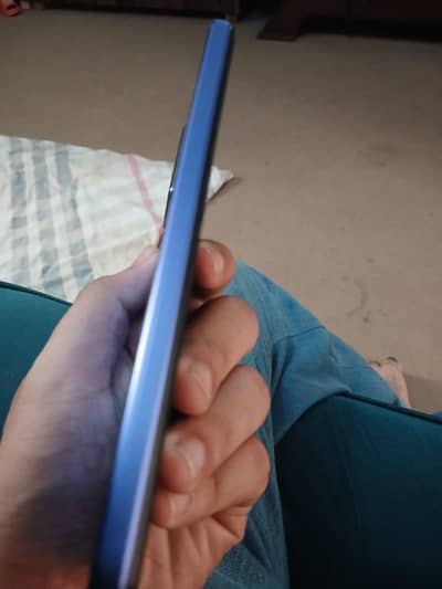 vivo y21 with box