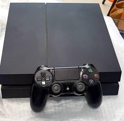 PS4 Fat 1TB with a lot of games 2 Controllers