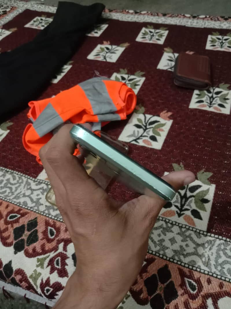 CODE mobile ka naam hai 4