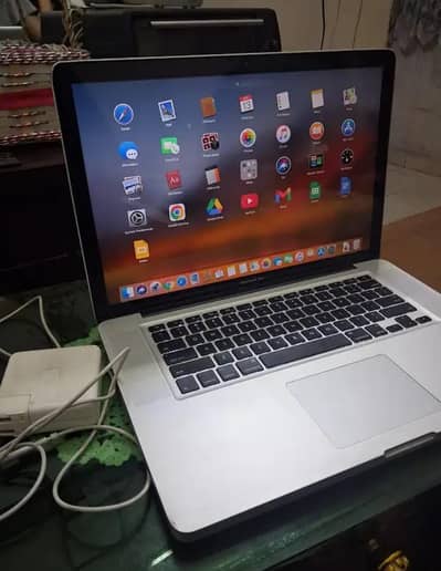 mackbook pro 8 Gb ram  500 hard