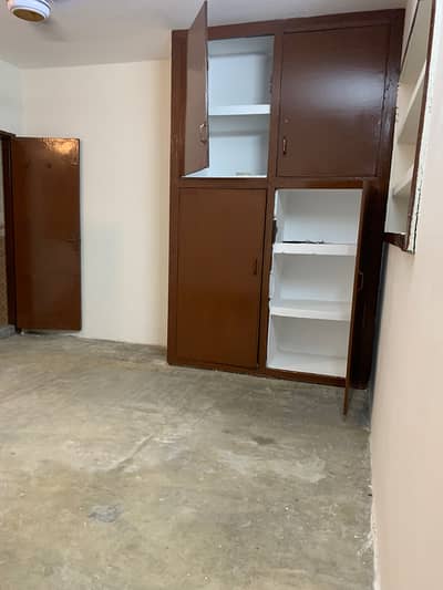 10 marla portion available for rent