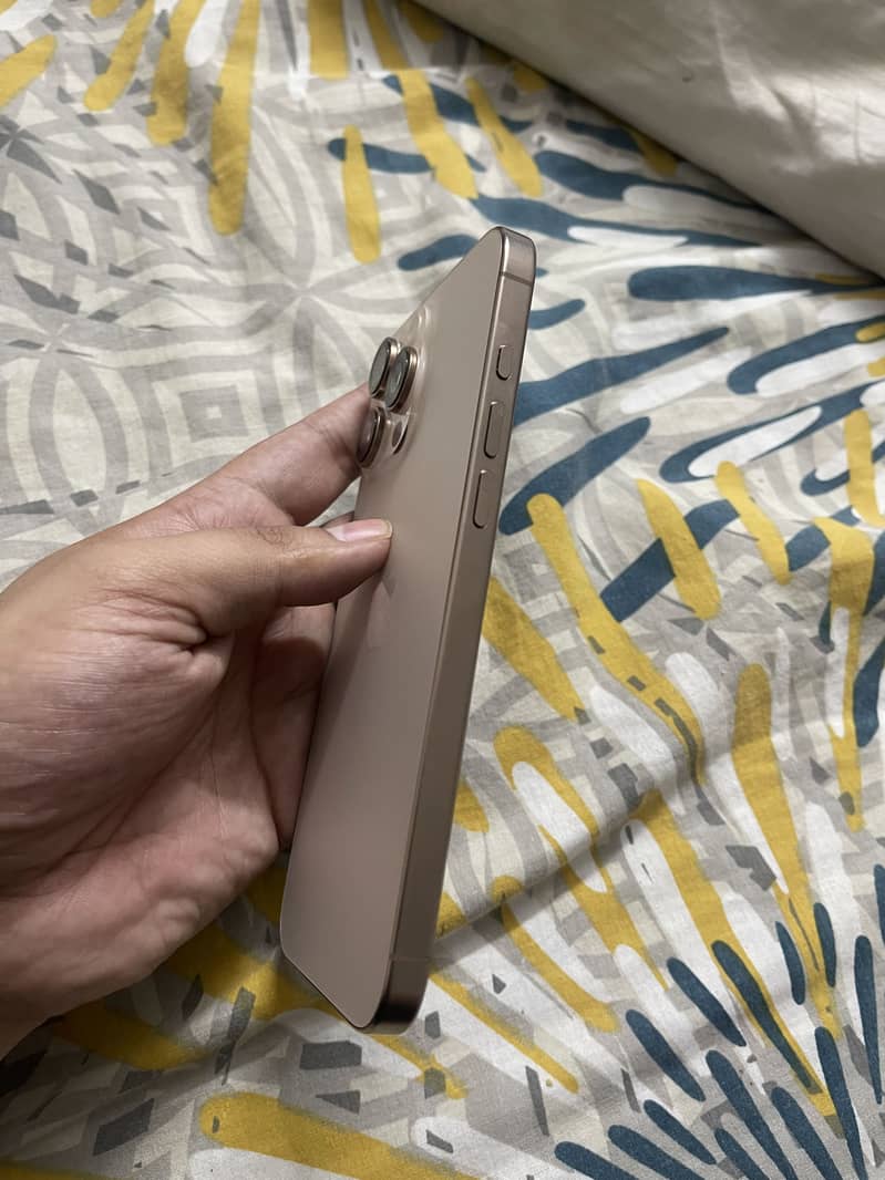 iphone 16pro max 4