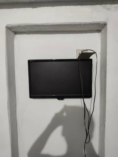 17 Inch HD Slim Brand LED TV / Monitor – Urgent Sale