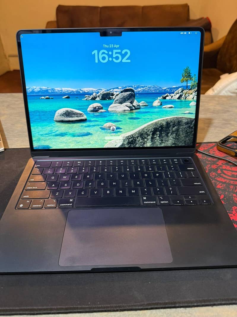 Macbook M2 1