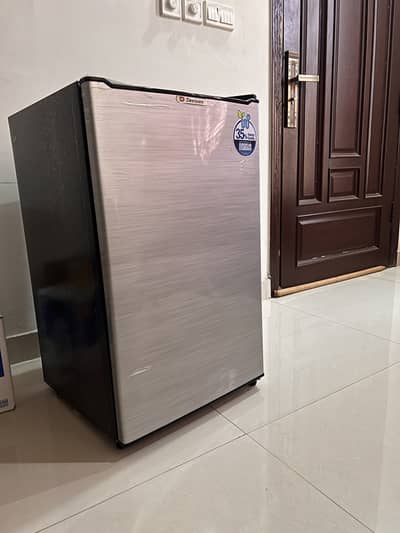 REF 9101 SD R (BLACK & SILVER) Single Door Refrigerator