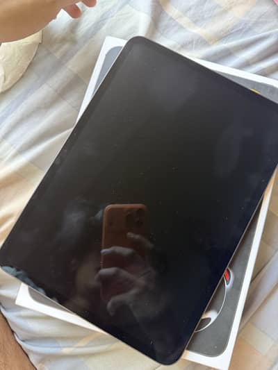 iPAD M4 11 inch mint condition slightly used