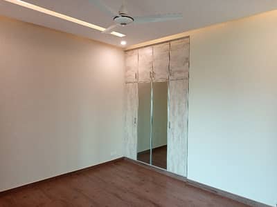 Ready To Buy A Prime Location House 10 Marla In Lahore
