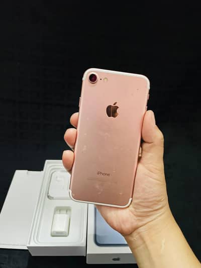 iphone 7 plus 128 GB with box my WhatsApp number 0325/22/61/268