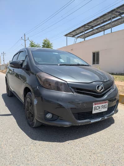 TOYOTA VITZ 2011
