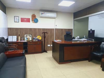 3000 Sqft Corporate Office Main Boulevard Gulberg on Most Reasonable Rent