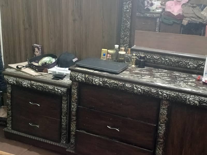 Bed set with dressing table 4