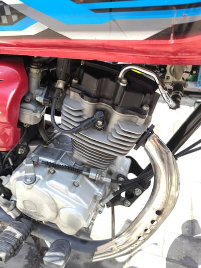 Honda 125 red color
