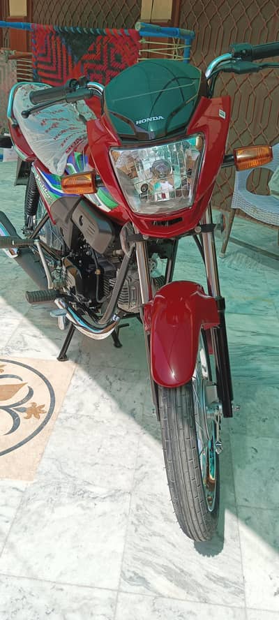 brand new motorcycle only 36km driven bs showroom sy Nikal kar gr I hy