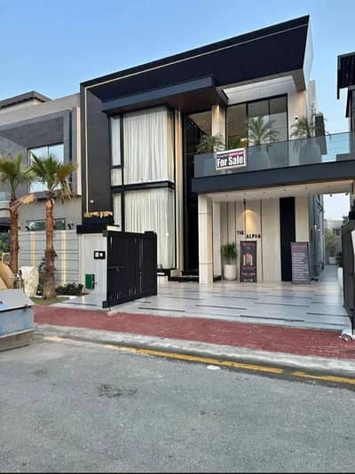 Urgent for sale 10 Marla house in jasmine block bahria town Lahore