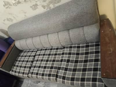 A well condition sofa set  with great colour combination