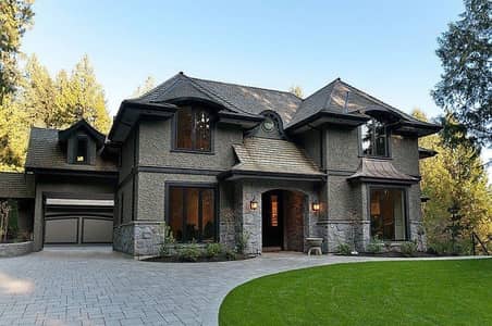 Investors Should Sale This Farm House Located Ideally In Gulberg