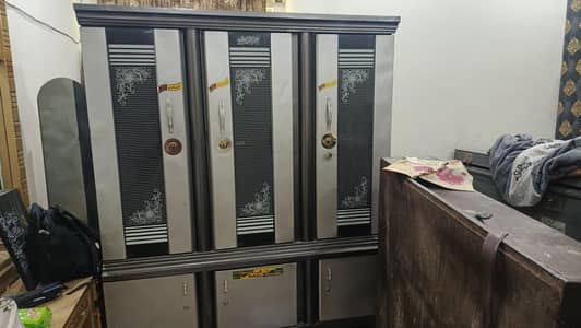 3 glass door almari