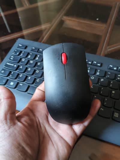 Lenovo Wireless Keyboard Mouse. (Whtsapp  0333 6233364)