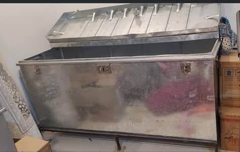 Peti storage with stand available for urgent sale