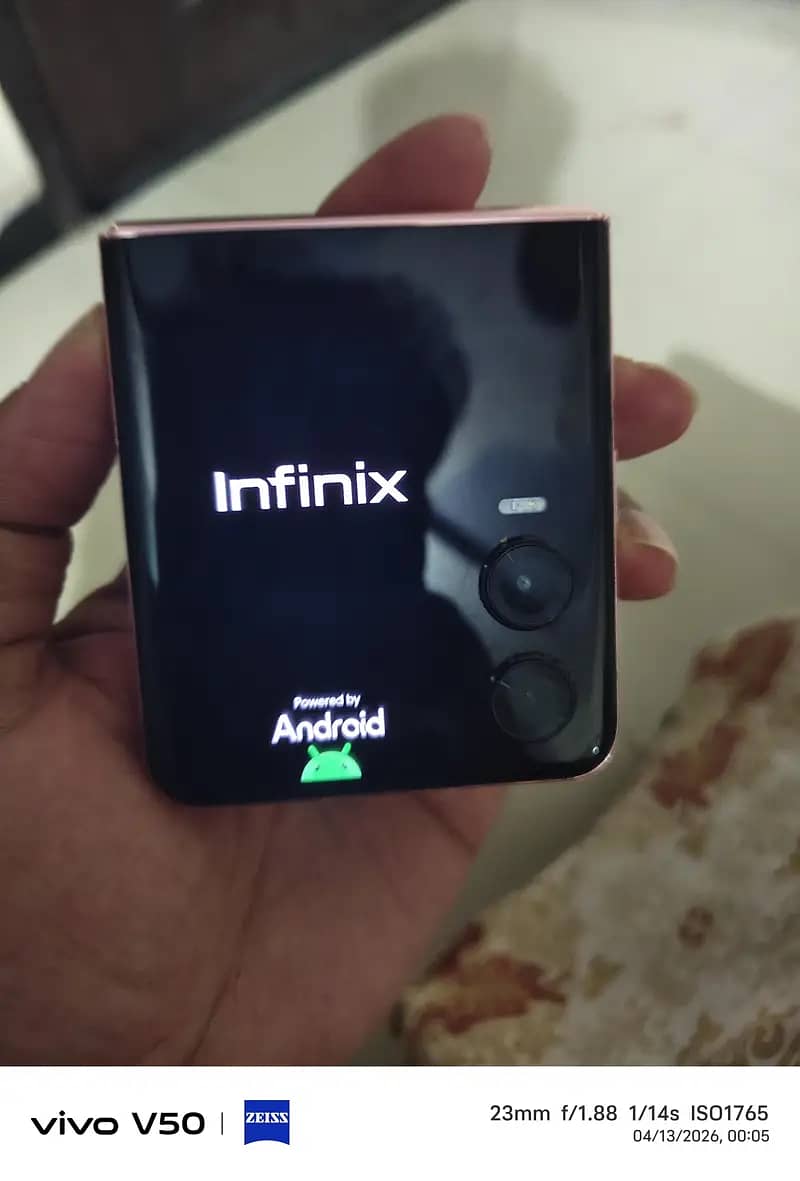 Infinix Zero Flip 2
