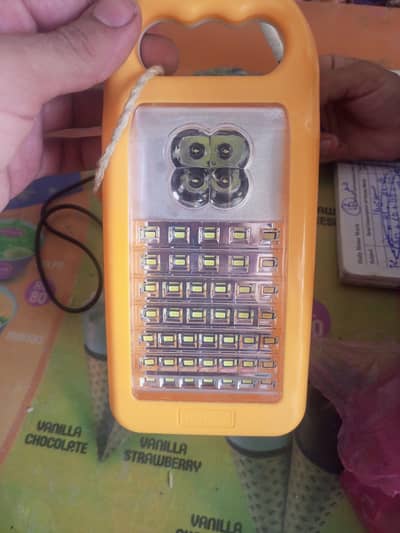 flash light charger. cont03299718469