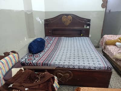 Bed for sale Solid pure wooden And ic kay sath aik or mattresses bhi h