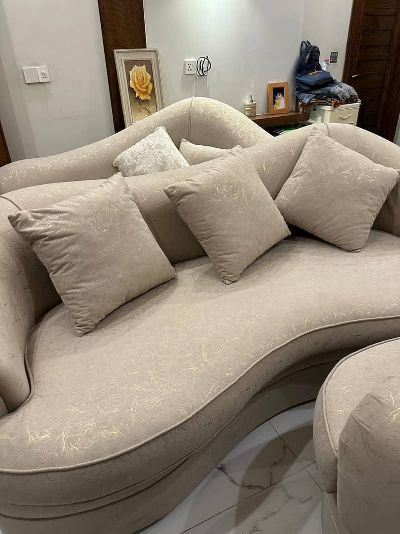 Sofa set, centre table, side tables, dining table 0