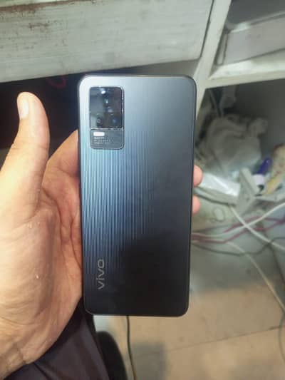 vivo v21e 9\10  with charger original  one hand. use 8 \4.128 gb