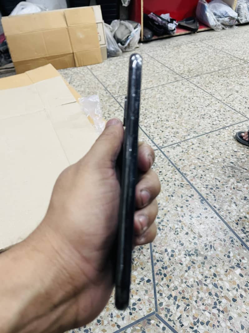 iPhone X 4