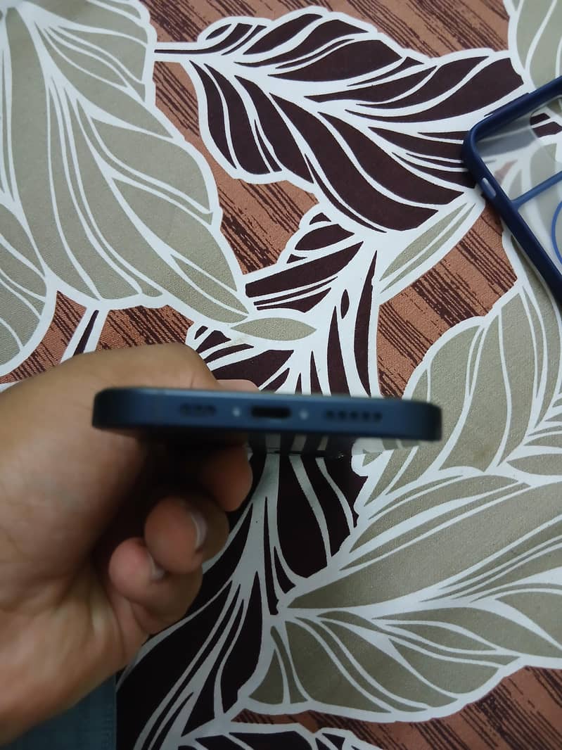 IPHONE 12 4