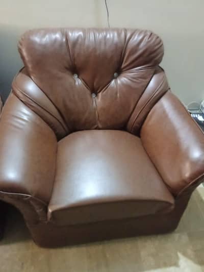 I'm selling 5 seater sofa set good perfect condition like zero meter