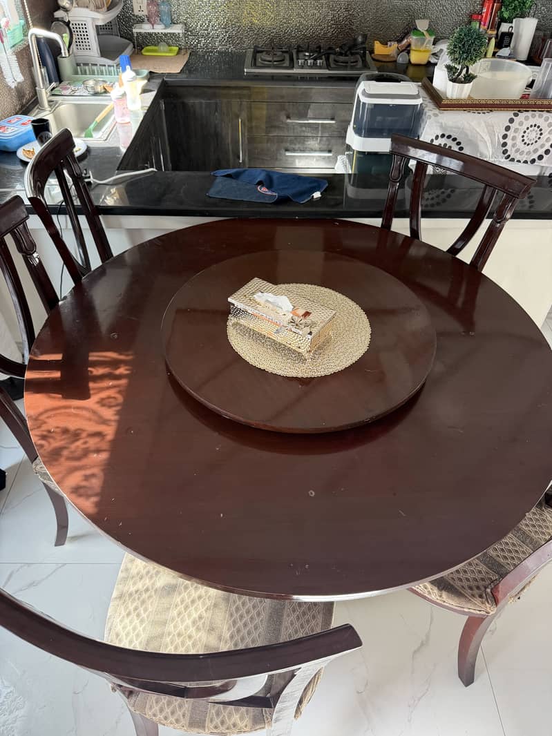 5 seater dining table 1
