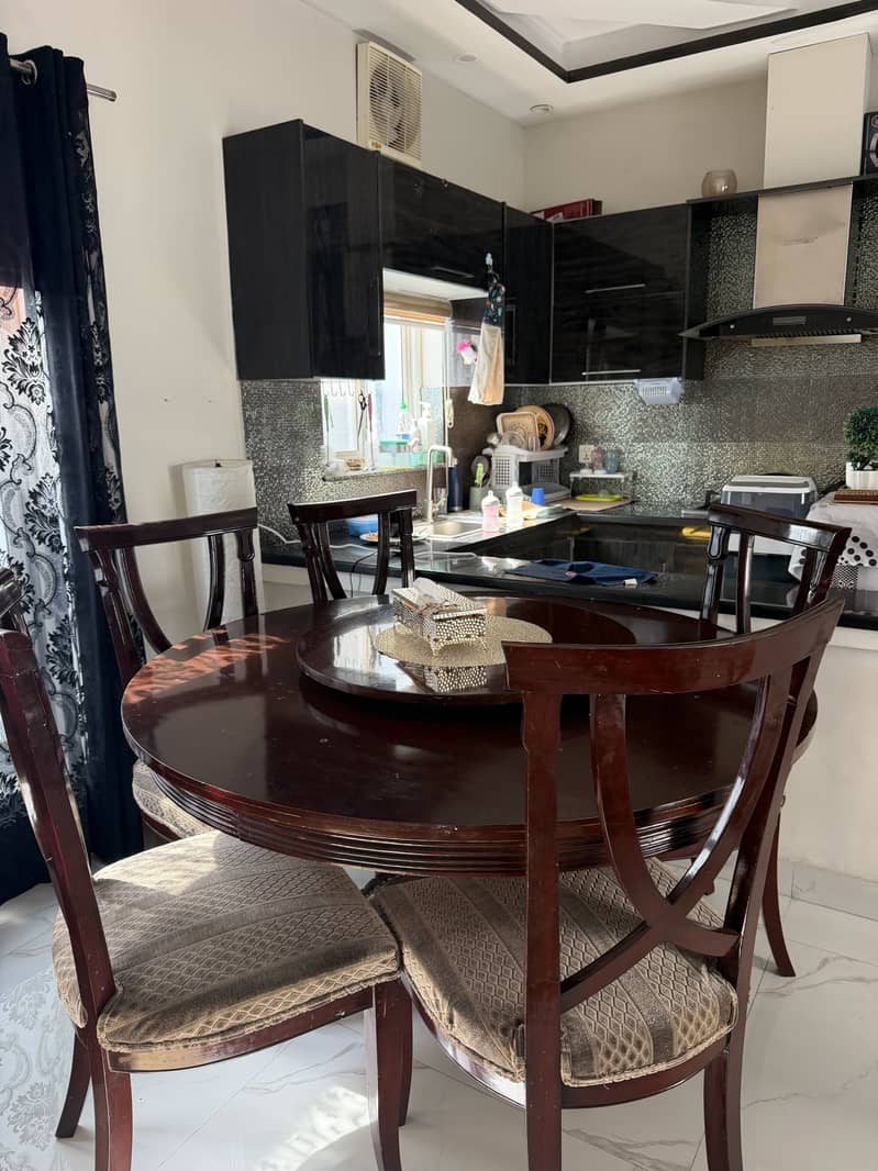 5 seater dining table 2