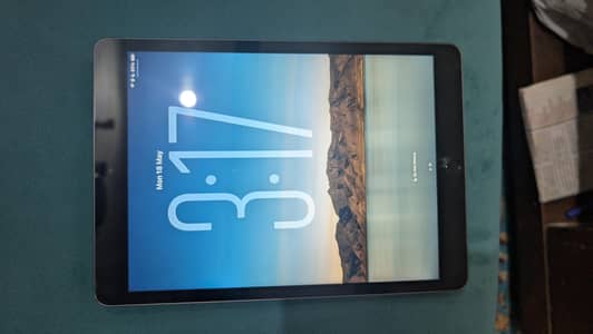 IPAD 9th Generation With Box - Used