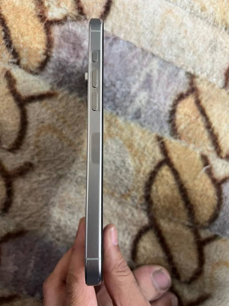 iPhone 16 pro max 1